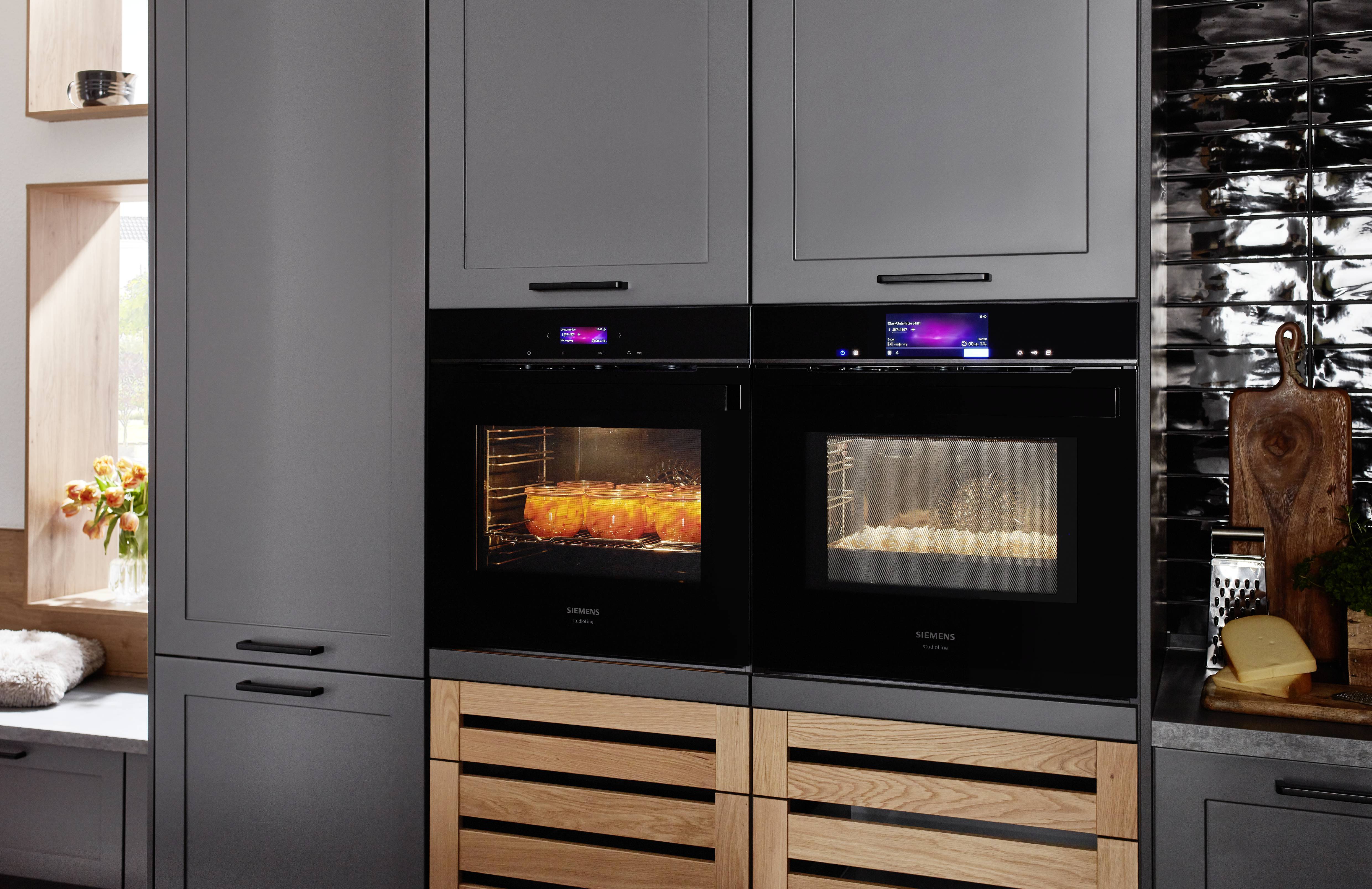 Nobilia Nordic Landhaus Holzdekor mit SIEMENS-Geräten