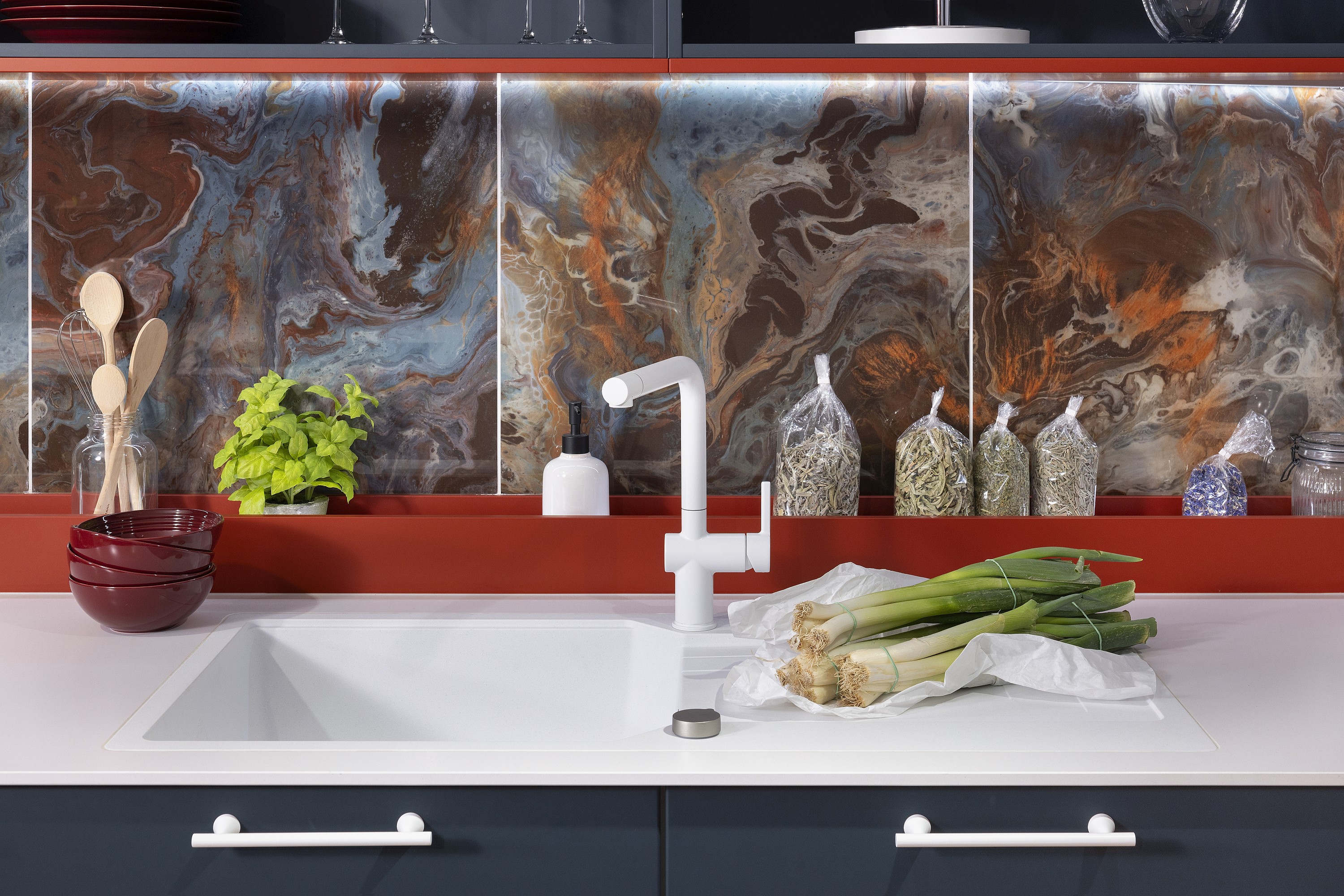 Nischenrückwand Marmoroptik farbstark